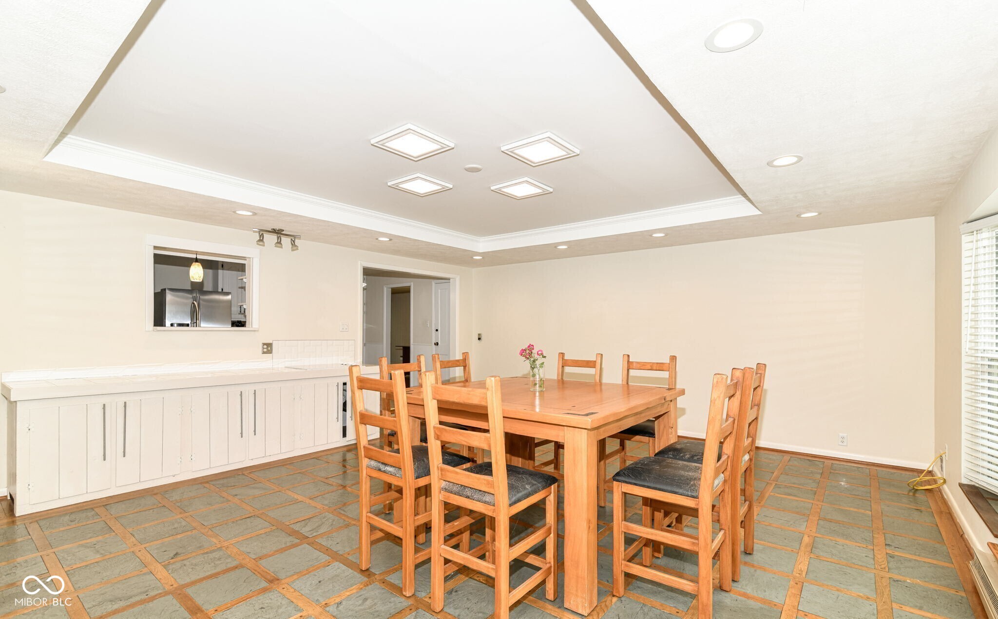 5828 Andover Road Indianapolis, IN 46220 - Photo 3 of 37