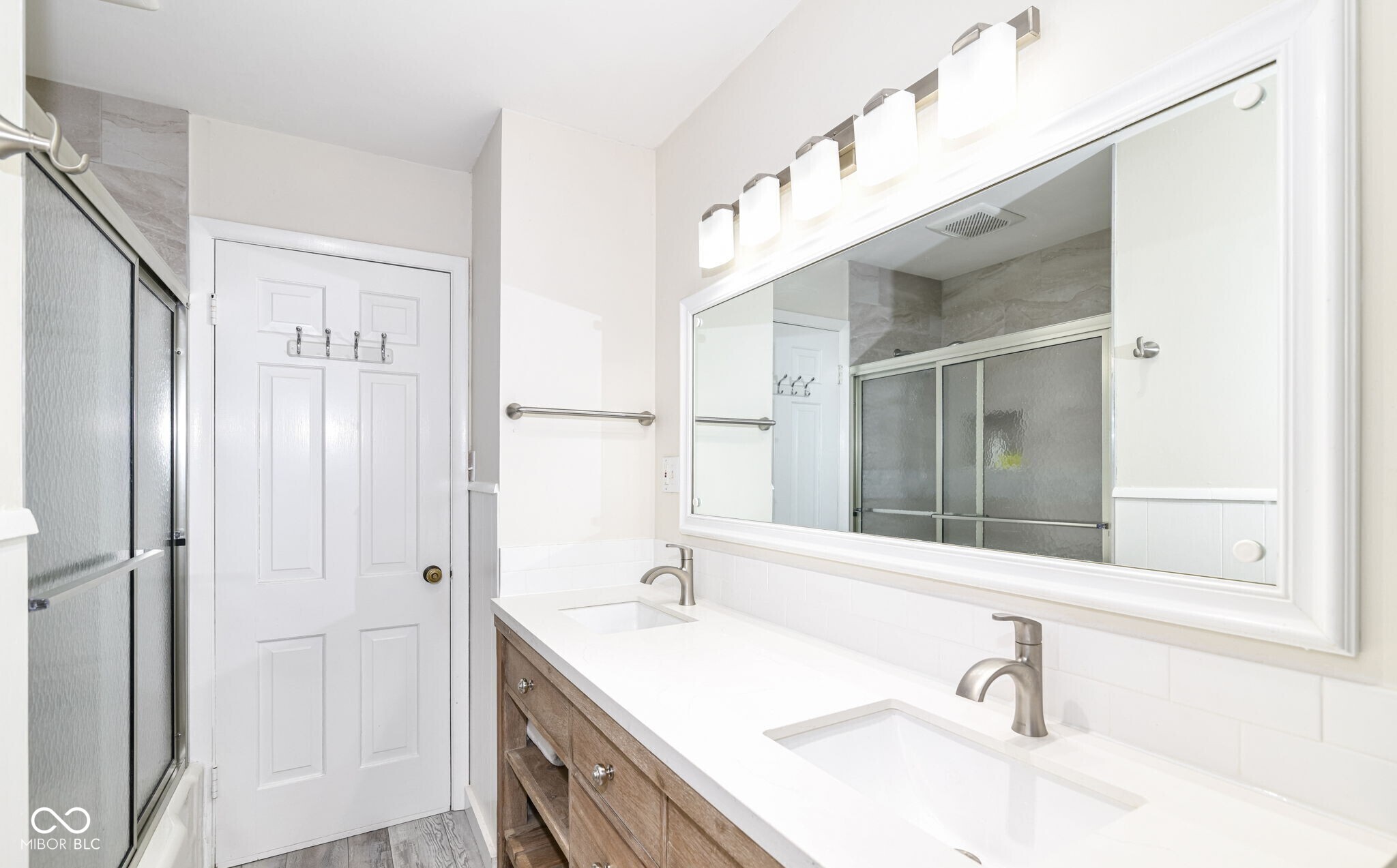 5828 Andover Road Indianapolis, IN 46220 - Photo 7 of 37