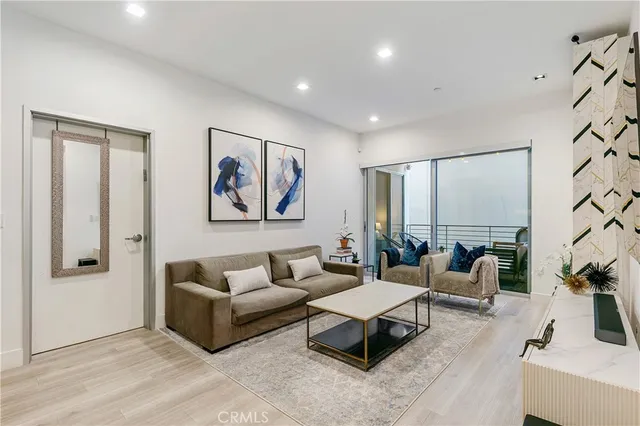 $669,000 | 6735 Yucca Street, Unit 107, Los Angeles, CA 90028