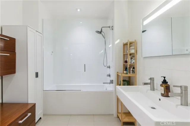 $669,000 | 6735 Yucca Street, Unit 107, Los Angeles, CA 90028