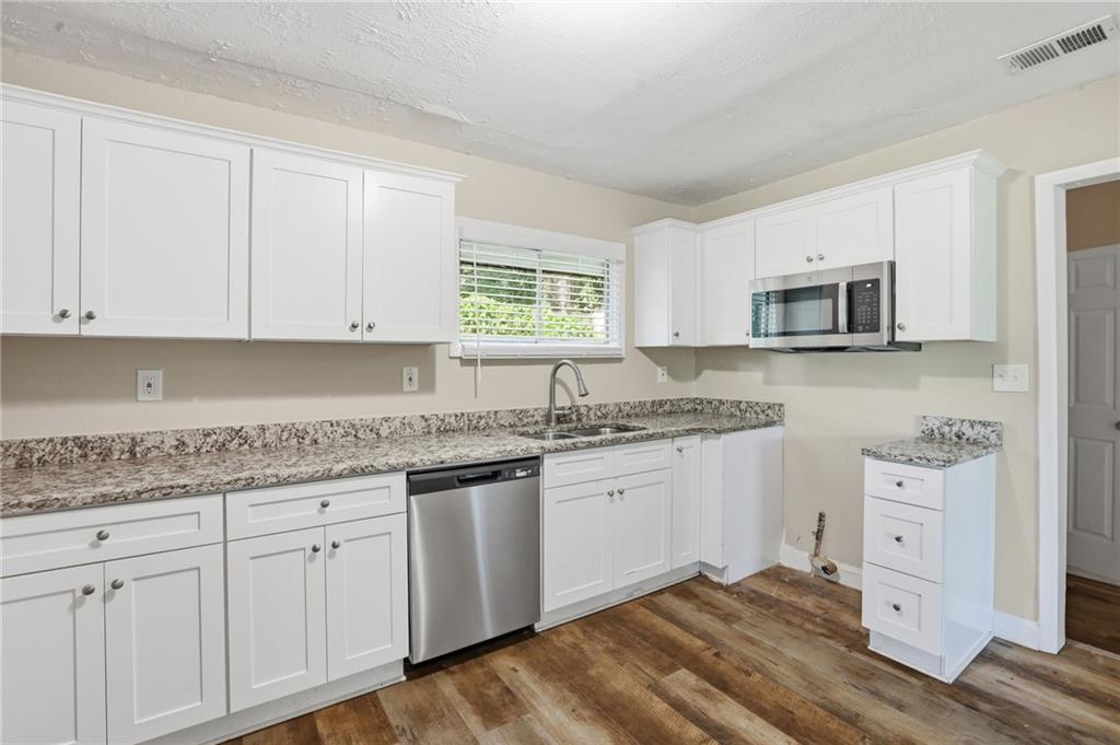 2723 Ellen Way Decatur, GA 30032 - Photo 11 of 29 Gallery Image 11