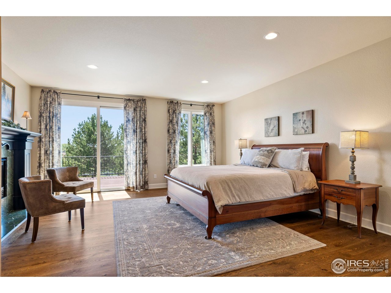 793 Richards Lake Road Fort Collins, CO 80524 - Photo 20 of 40 a spacious bedroom with a large bed and a large window