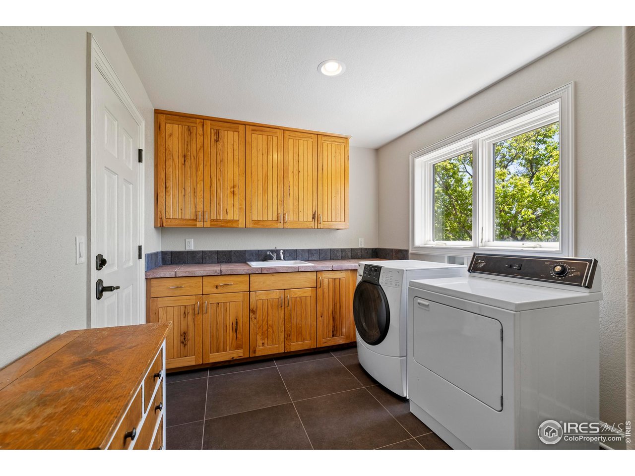 793 Richards Lake Road Fort Collins, CO 80524 - Photo 26 of 40 a kitchen with stainless steel appliances granite countertop a sink stove and cabinets