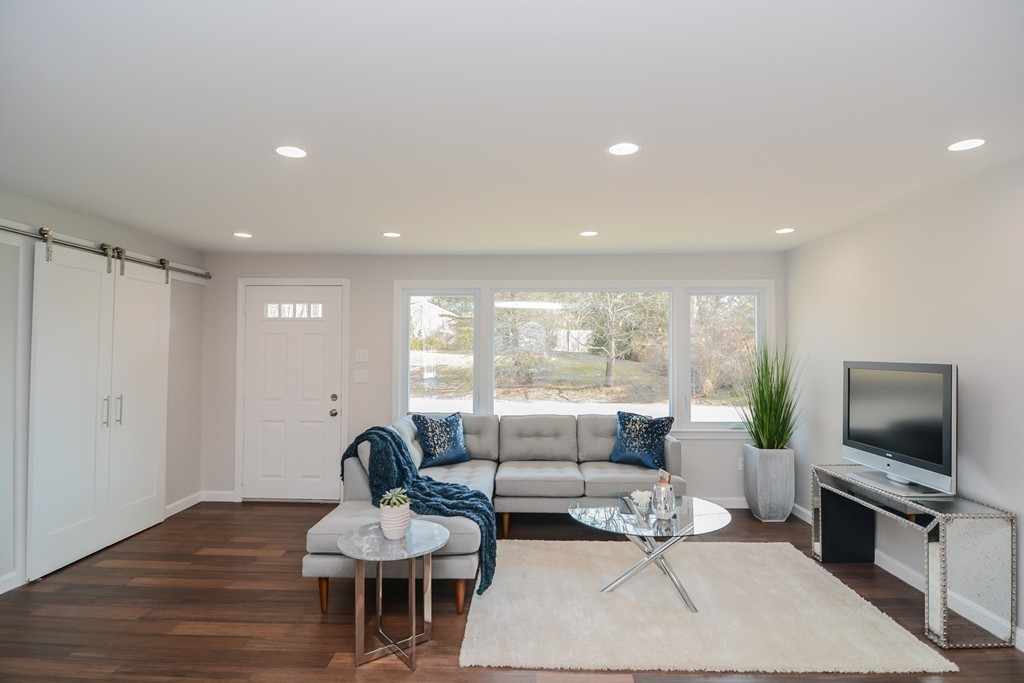 11 Temi Road Chelmsford, MA 01824 - Photo 3 of 30