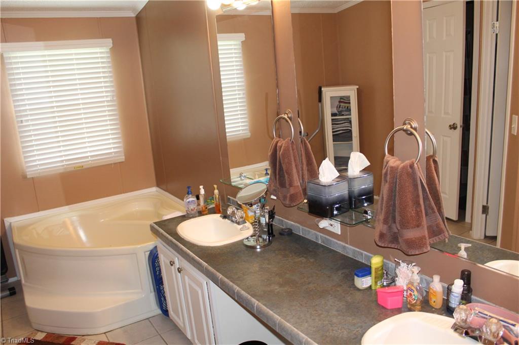3515 Bernie Road Climax, NC 27233 - Photo 15 of 24 SUNROOM