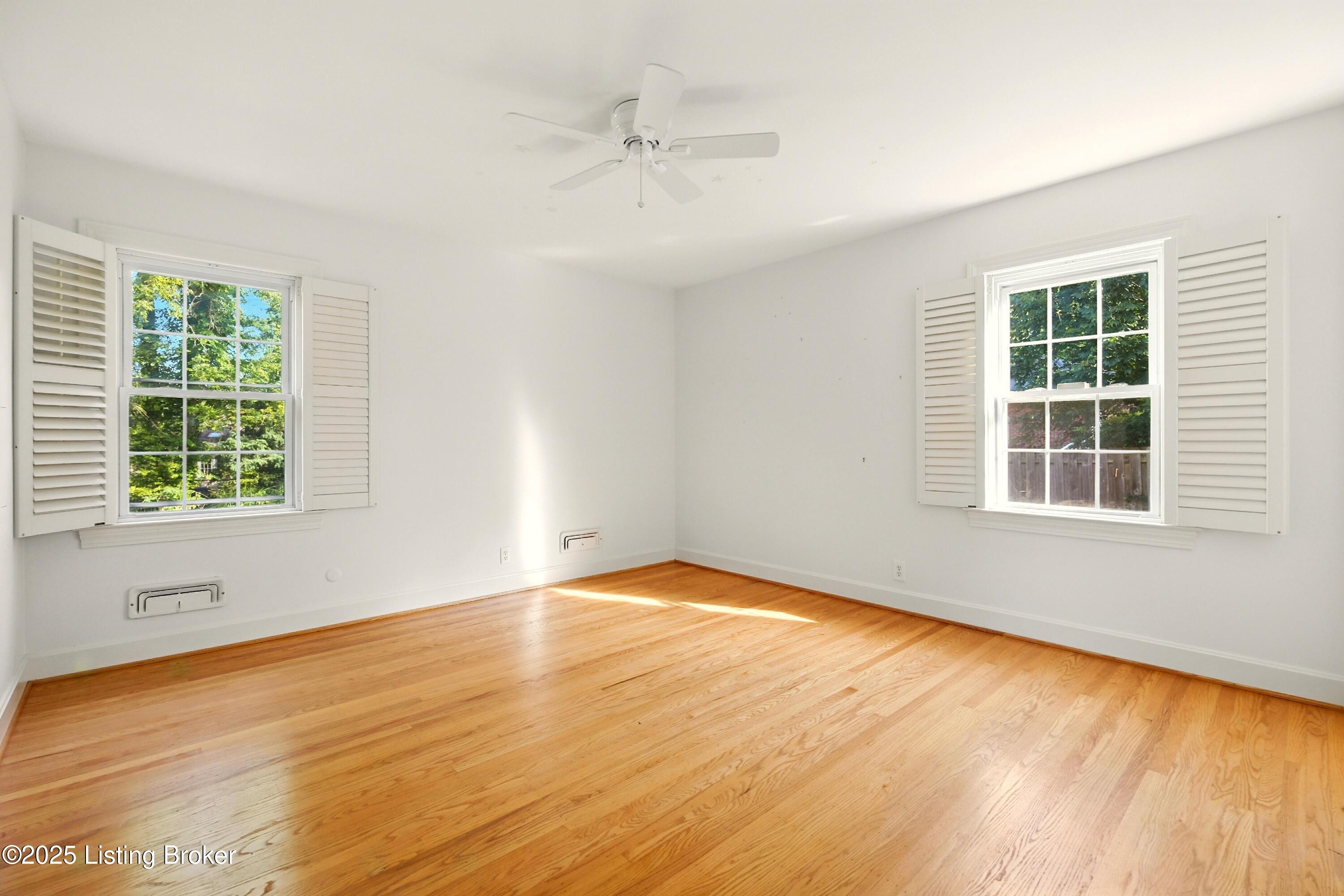 2402 Merrick Road Louisville, KY 40207 - Photo 21 of 52 25_2402merrick_louisvillerealestatemedia