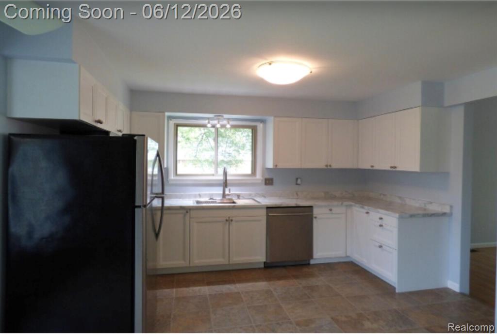 2370 Norton Road Rochester, MI 48307 - Photo 2 of 5