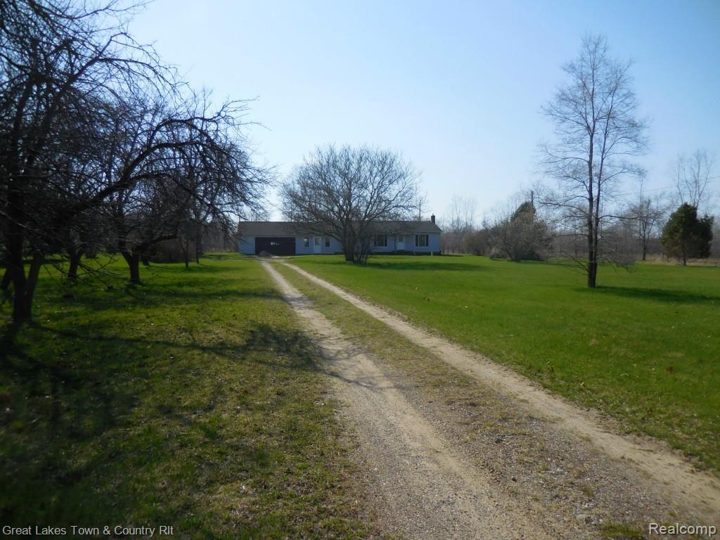 1389 North Maple Leaf Road Lapeer, MI 48446 - Photo 11 of 12 DSCN0447.jpg