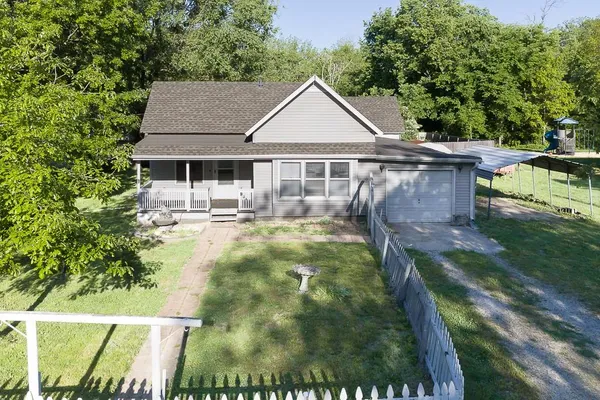 $179,950 | 124 Gould Street, Tonganoxie, KS 66086