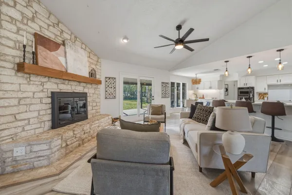 $975,000 | 28 Country Oaks Drive, Buda, TX 78610