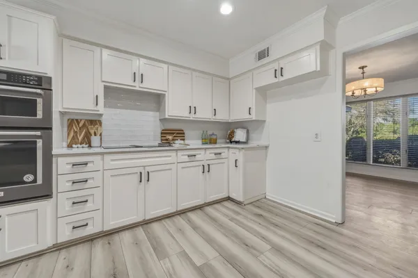 $975,000 | 28 Country Oaks Drive, Buda, TX 78610