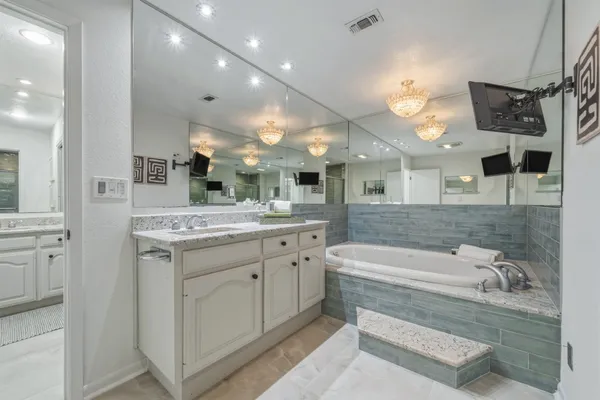 $975,000 | 28 Country Oaks Drive, Buda, TX 78610