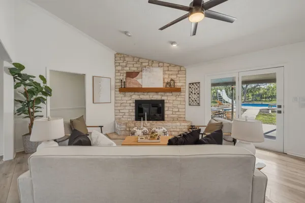 $975,000 | 28 Country Oaks Drive, Buda, TX 78610