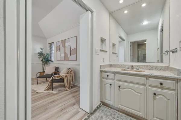 $975,000 | 28 Country Oaks Drive, Buda, TX 78610