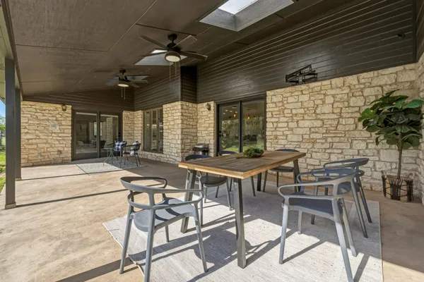 $975,000 | 28 Country Oaks Drive, Buda, TX 78610