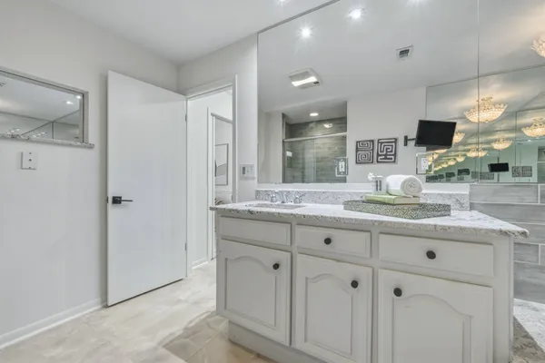 $975,000 | 28 Country Oaks Drive, Buda, TX 78610