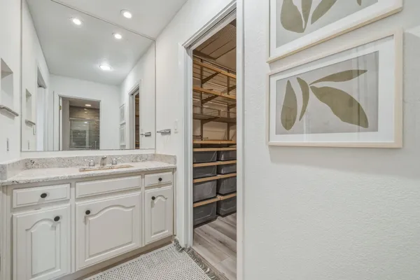 $975,000 | 28 Country Oaks Drive, Buda, TX 78610