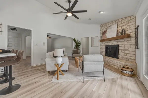 $975,000 | 28 Country Oaks Drive, Buda, TX 78610