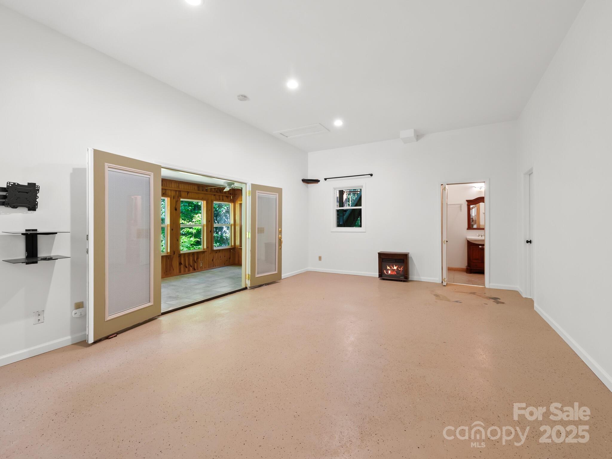 157 Shadow Run Road Hendersonville, NC 28792 - Photo 30 of 47 Gallery Image 30