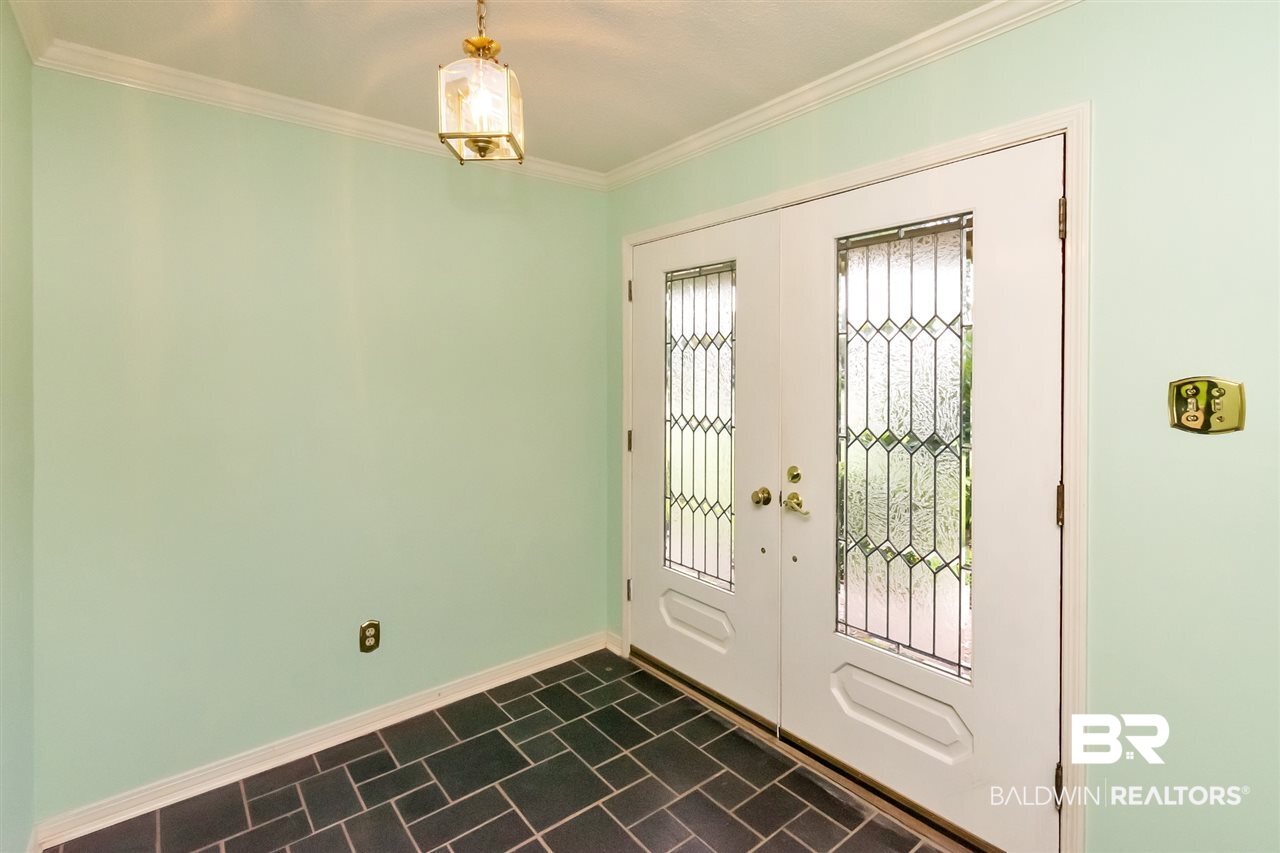 5621 Regency Oaks Drive North Mobile, AL 36609 - Photo 4 of 48