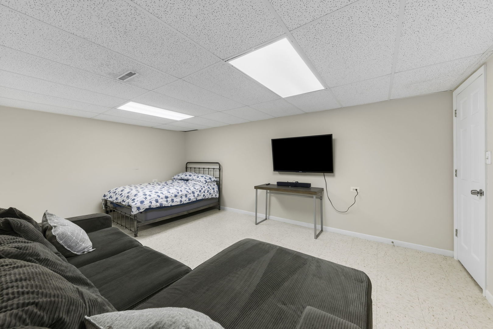 2132 Colonial Street Aurora, IL 60503 - Photo 18 of 35