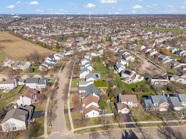 $439,000 | 2132 Colonial Street, Aurora, IL 60503