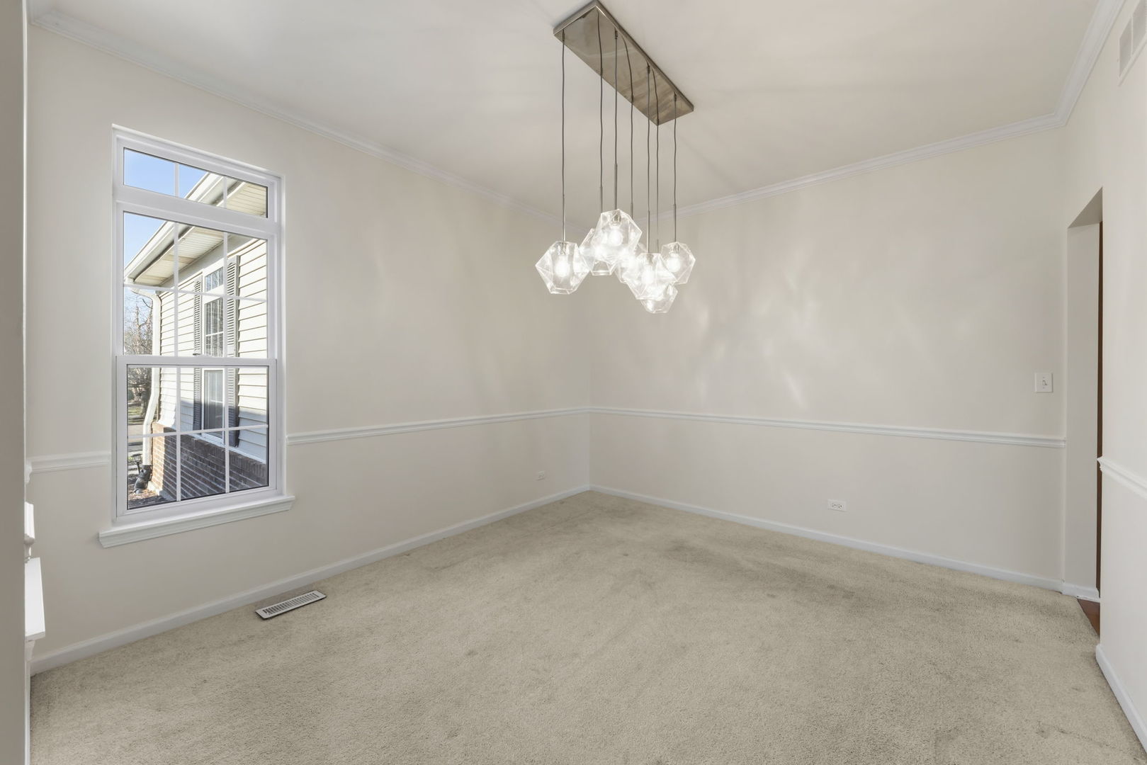 2132 Colonial Street Aurora, IL 60503 - Photo 5 of 35