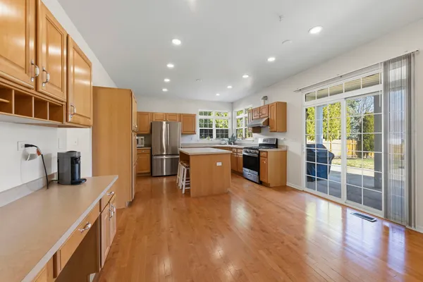 $439,000 | 2132 Colonial Street, Aurora, IL 60503