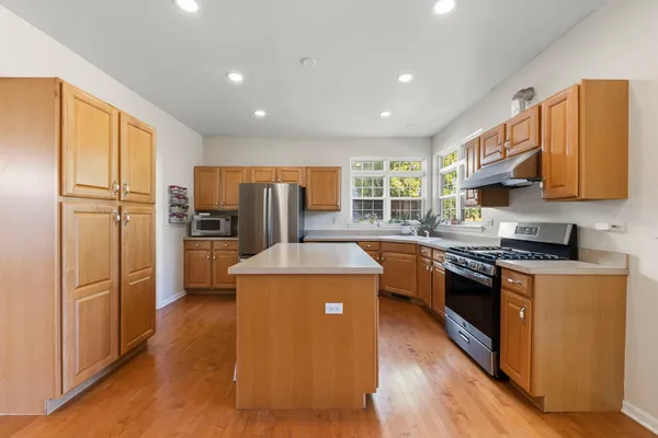 $439,000 | 2132 Colonial Street, Aurora, IL 60503