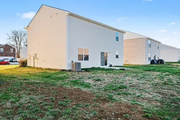 a view of a house with backyard