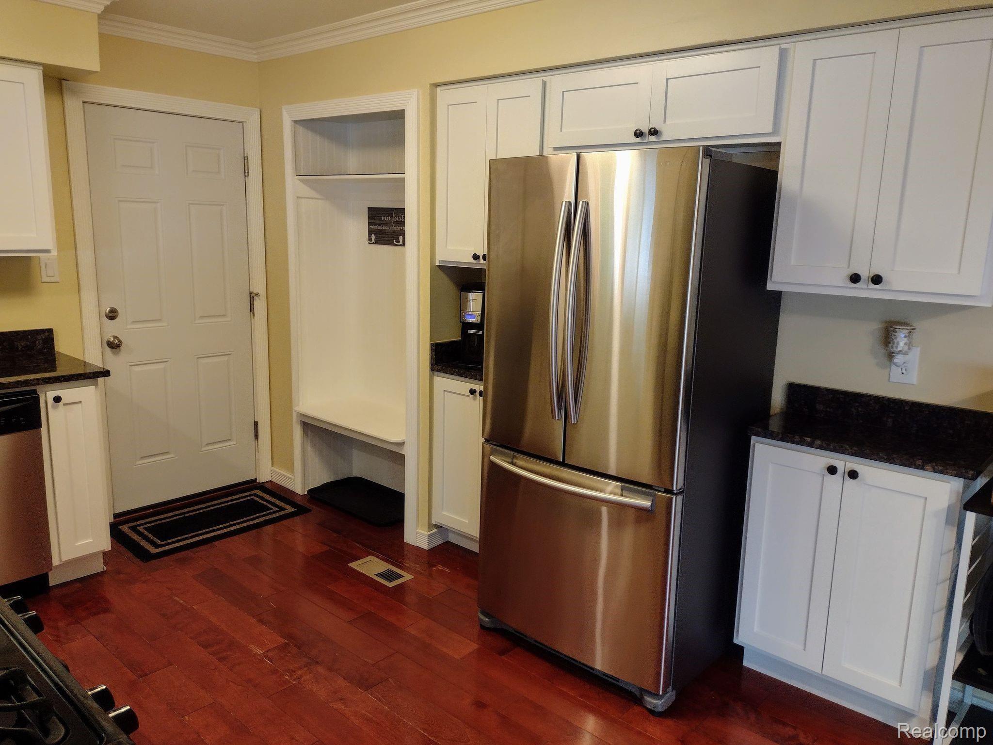 1200 Springview Drive Flushing, MI 48433 - Photo 16 of 24 17.jpg