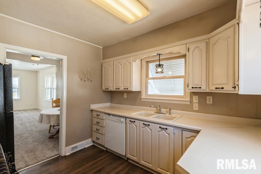 409 12th Avenue Silvis, IL 61282 - Photo 7 of 15