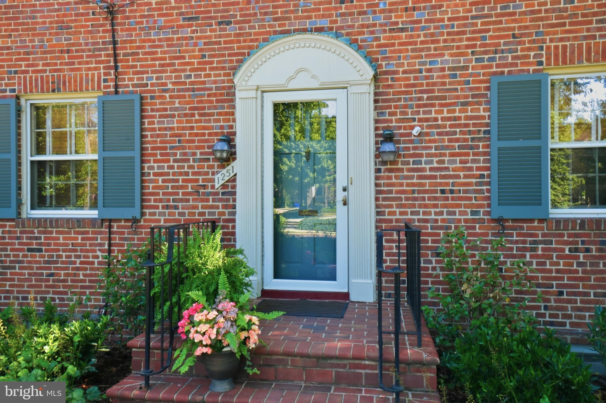 1251 South Oakcrest Road Arlington, VA 22202 - Photo 6 of 57
