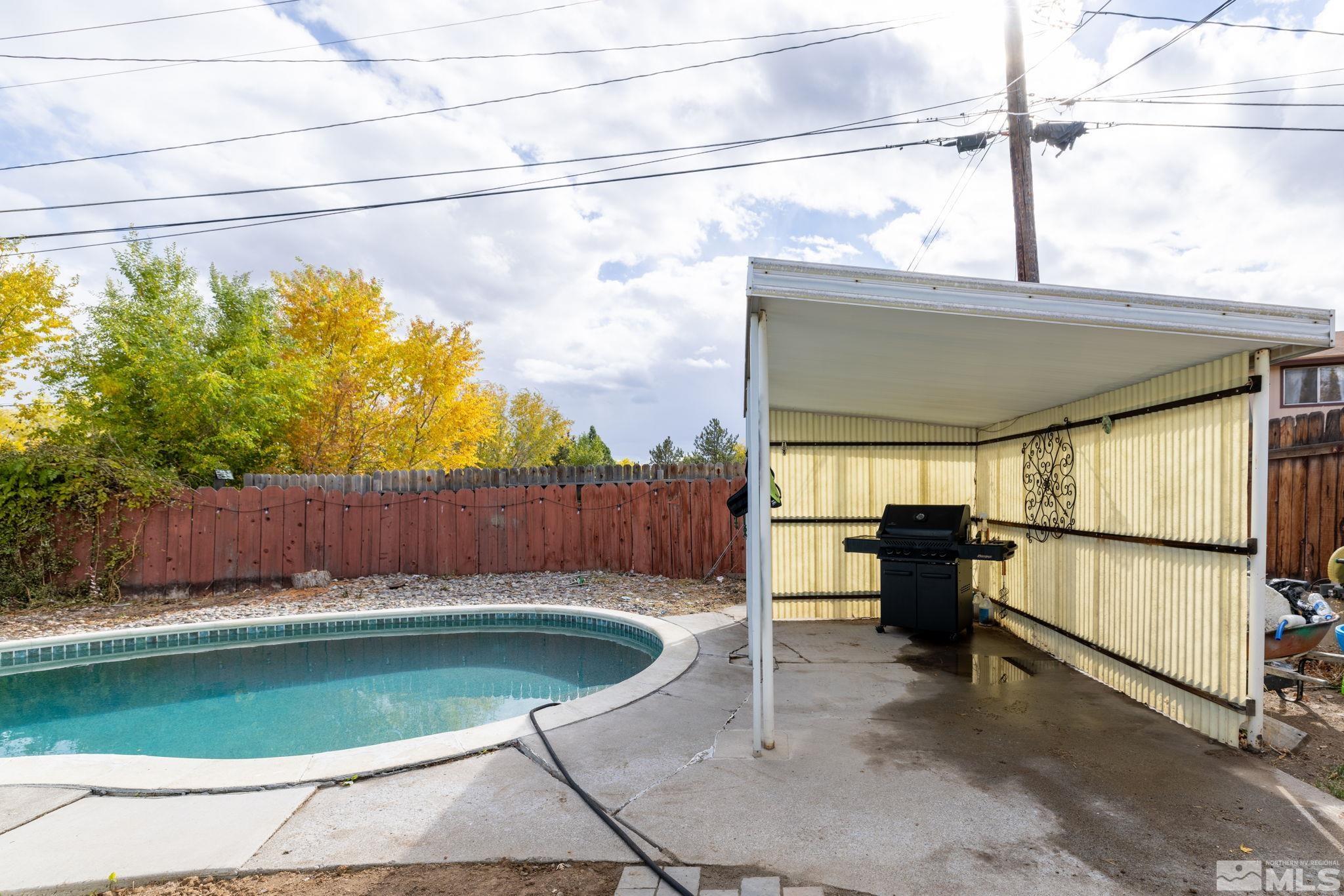 2400 Apollo Way Reno, NV 89503 - Photo 26 of 30 a view of a backyard with table and chairs