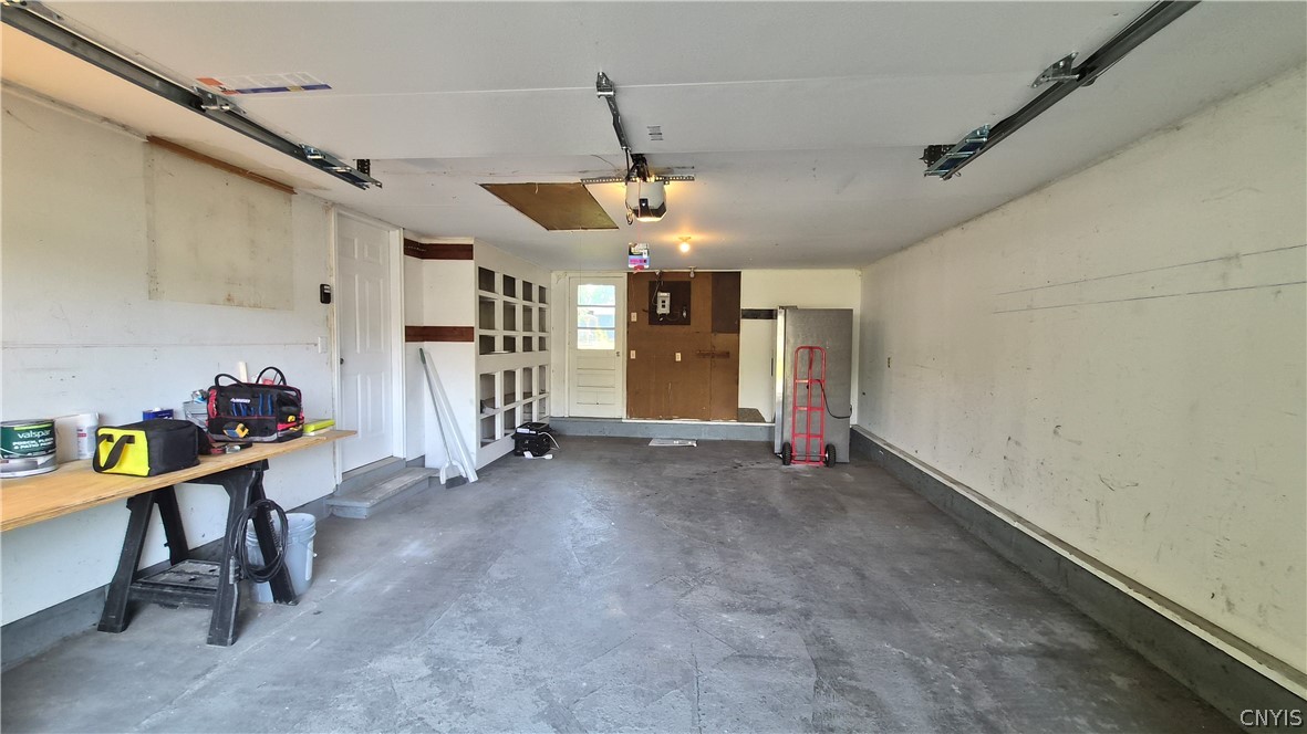 4246 Aurora Path Clay, NY 13090 - Photo 24 of 30 Garage