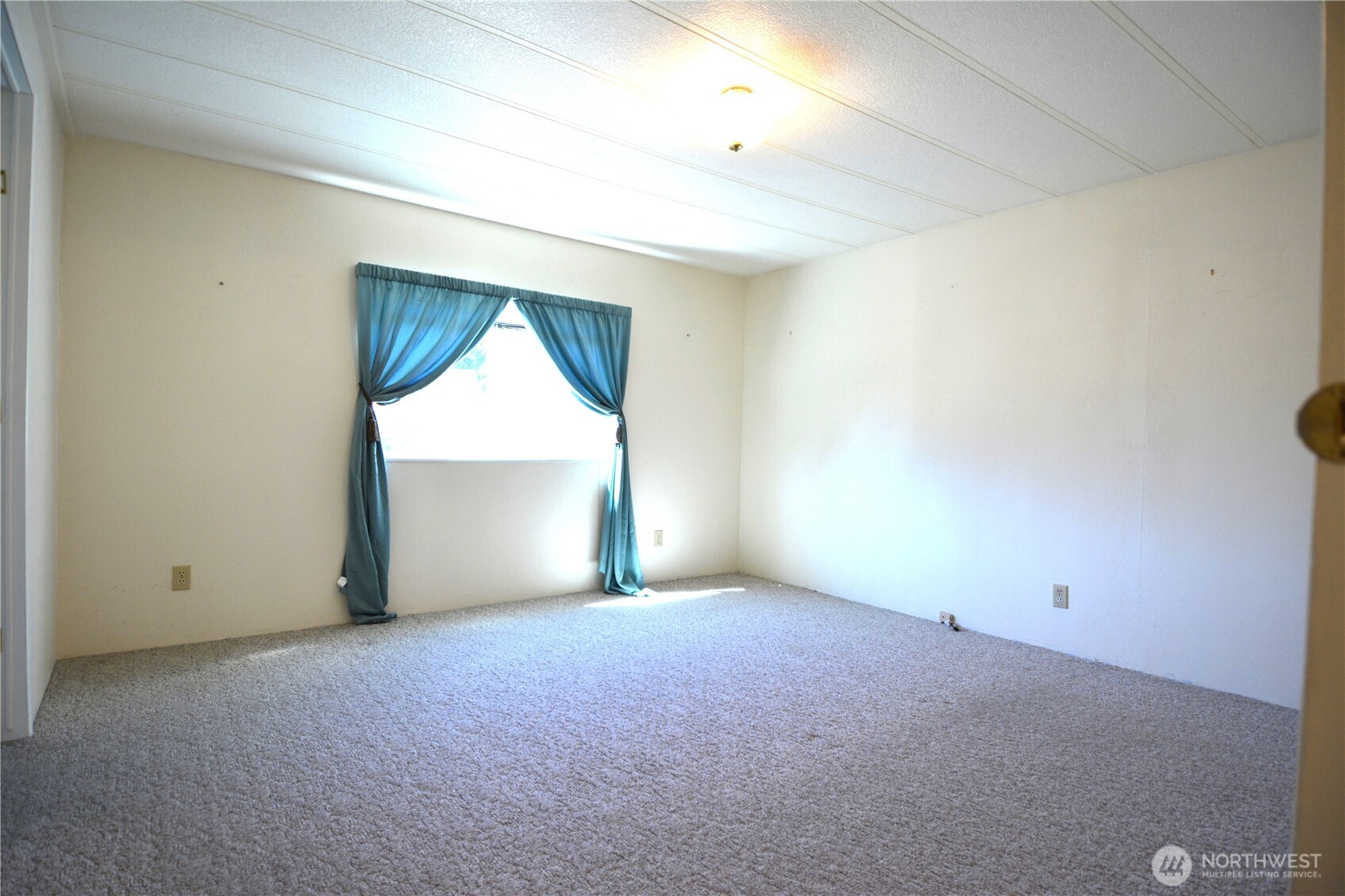 20 Brett Circle Sequim, WA 98382 - Photo 13 of 36 an empty room with a window
