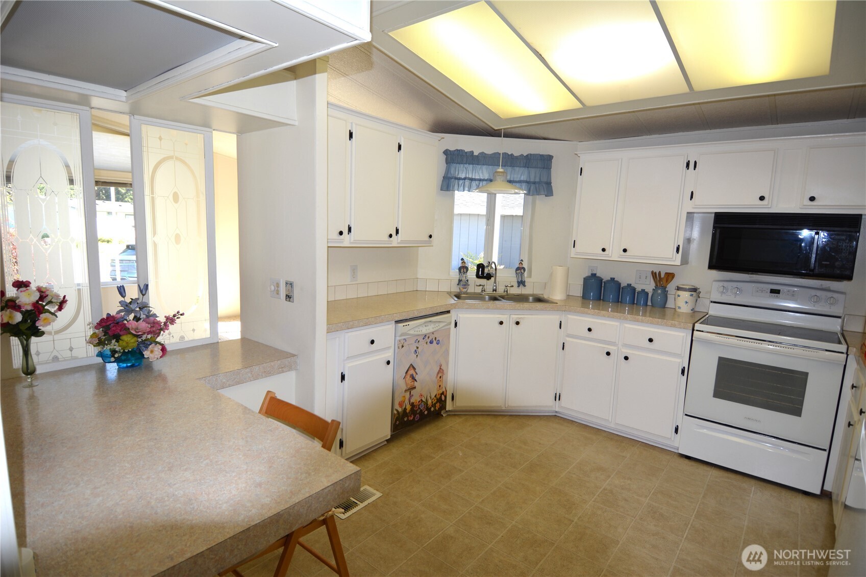 20 Brett Circle Sequim, WA 98382 - Photo 7 of 36 a kitchen with a stove a refrigerator and a stove