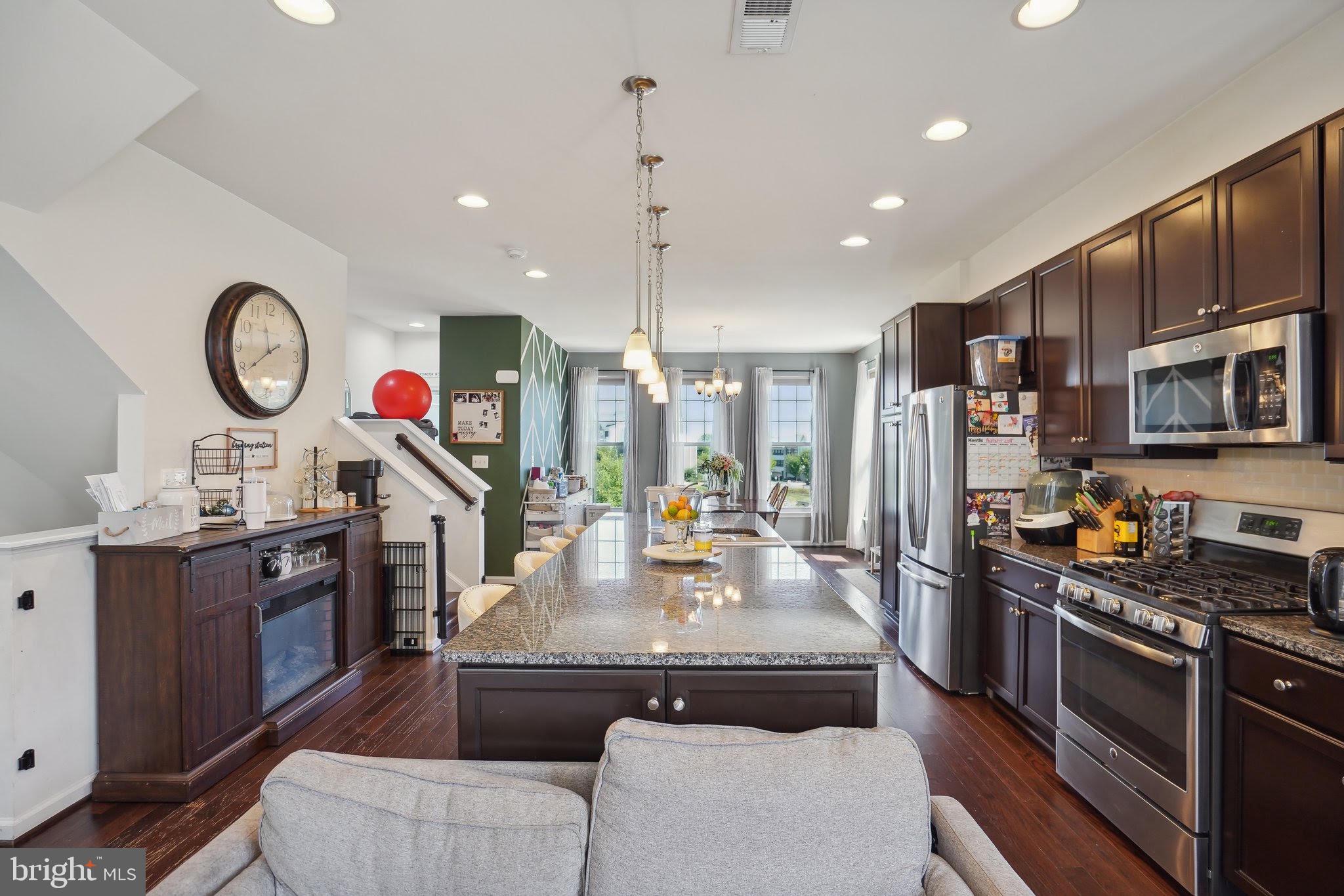 8944 Dahlgren Ridge Road Manassas, VA 20111 - Photo 8 of 40