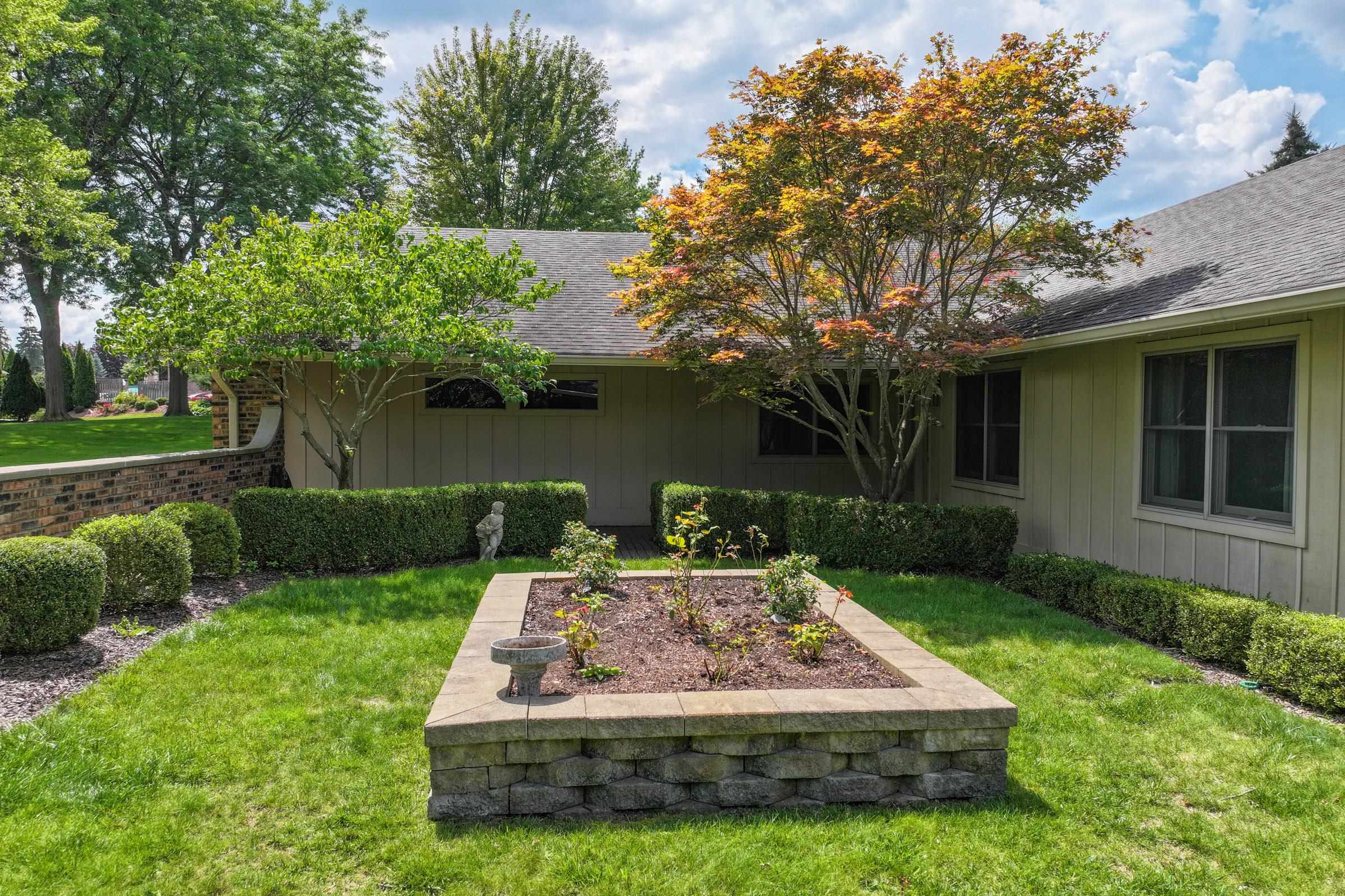 5277 Territorial Road Grand Blanc, MI 48439 - Photo 5 of 36 50152029-cb1cc479-fb09-4adb-8e3b-73460da911b4.JPG