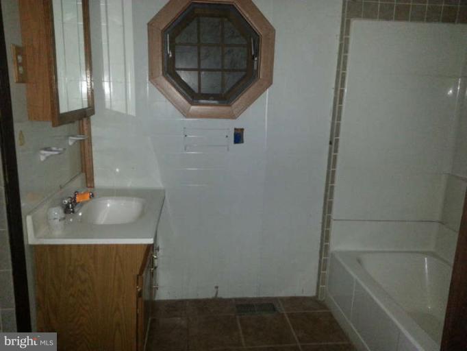 321 Ritenour Street Front Royal, VA 22630 - Photo 16 of 21 Bath