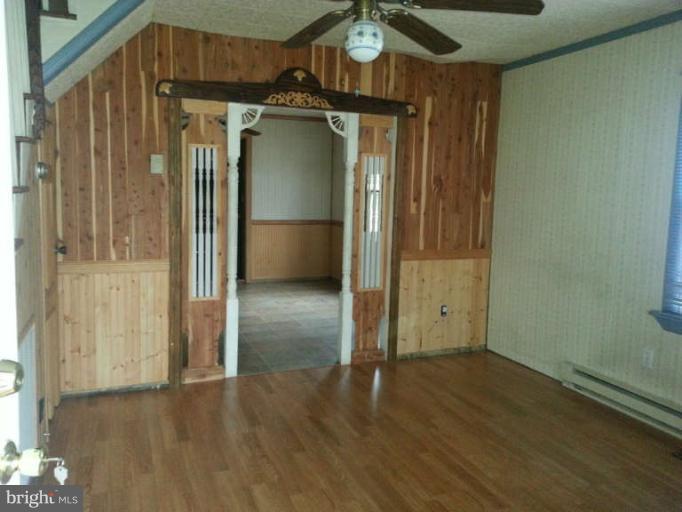 321 Ritenour Street Front Royal, VA 22630 - Photo 6 of 21 Living Room