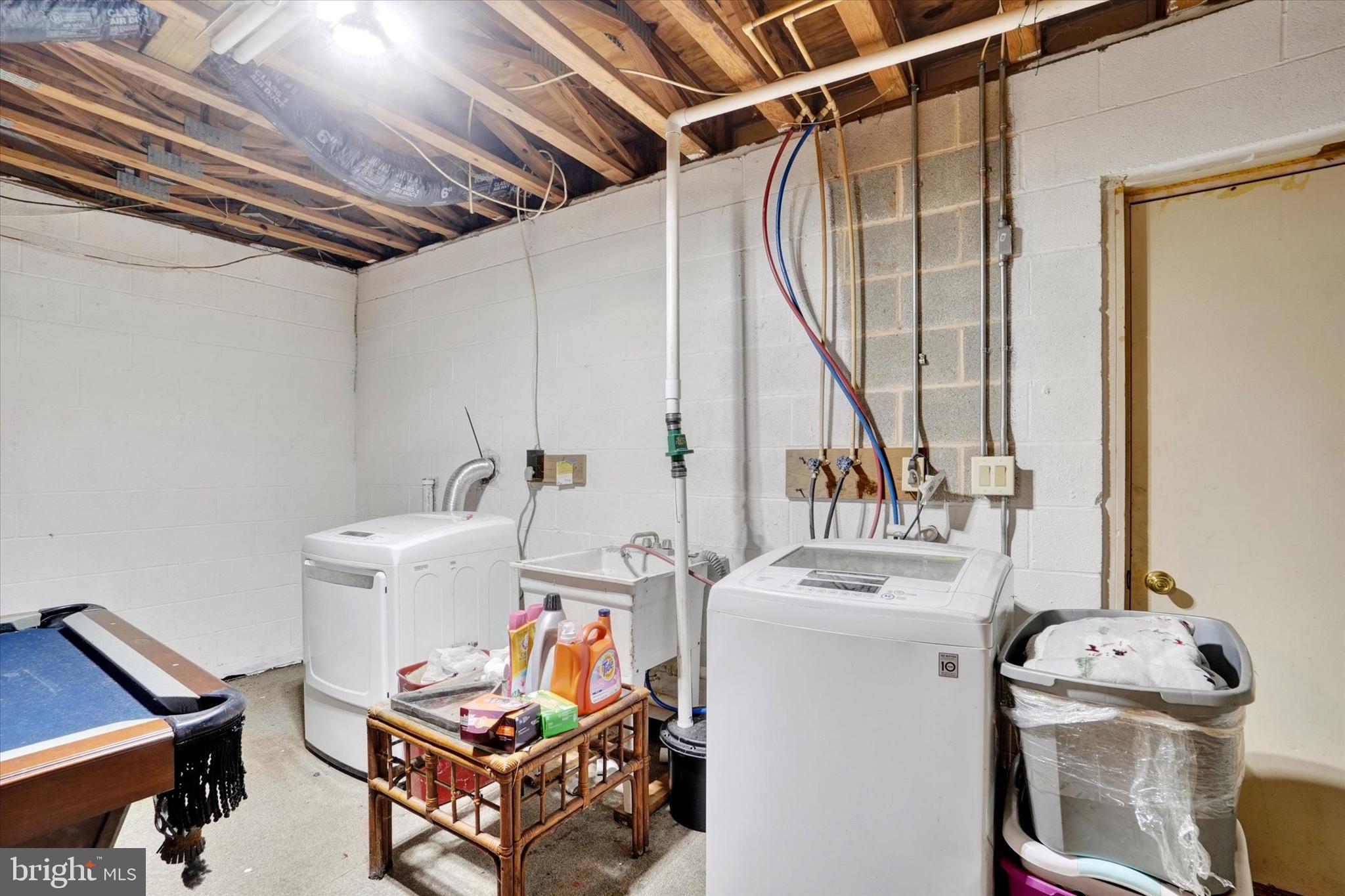 35 Kline Avenue Manchester, PA 17345 - Photo 20 of 28 a utility room with dryer and washer