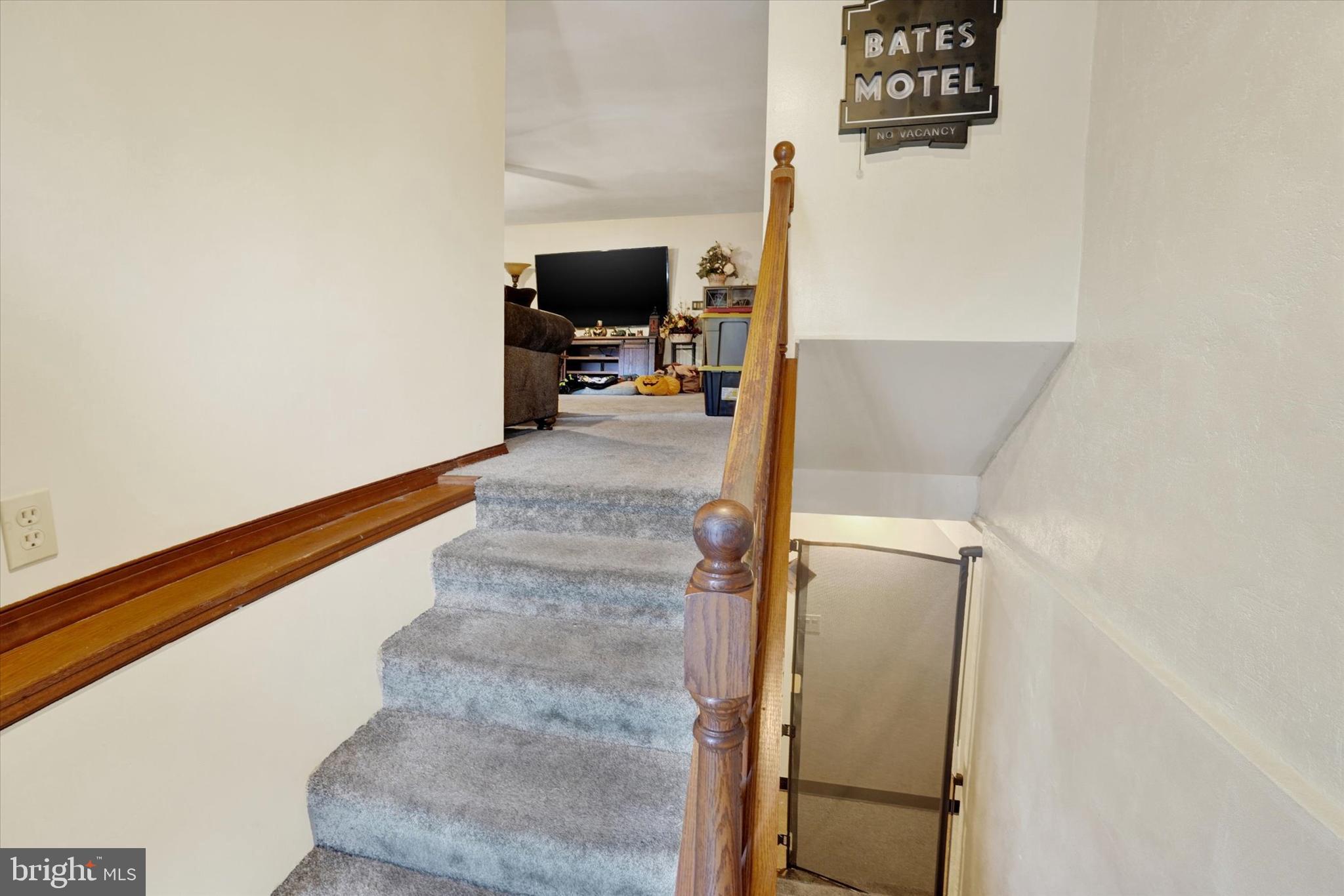 35 Kline Avenue Manchester, PA 17345 - Photo 5 of 28 a view of entryway and hall