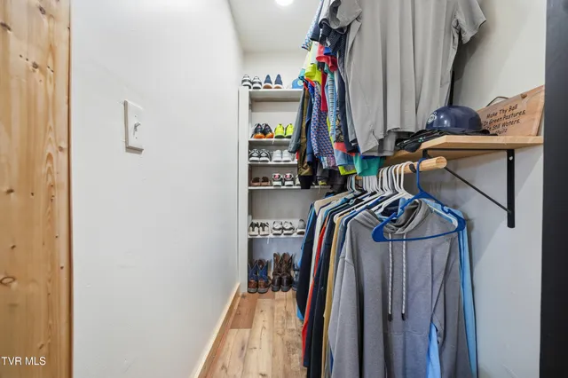 $429,900 | 333 Boone Lake Circle, Bluff City, TN 37618