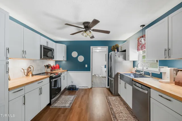 $429,900 | 333 Boone Lake Circle, Bluff City, TN 37618