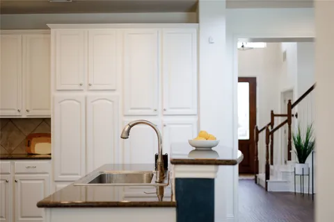$825,000 | 7621 Menler Drive, Austin, TX 78735