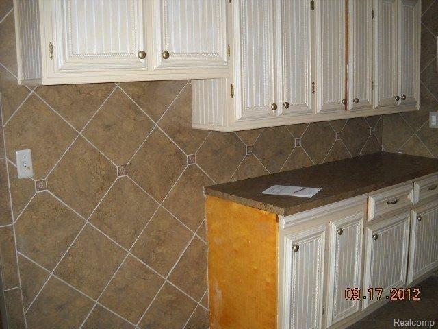 750 Geneva Road Waterford, MI 48328 - Photo 8 of 11 KITCHEN VIEW 2.jpg
