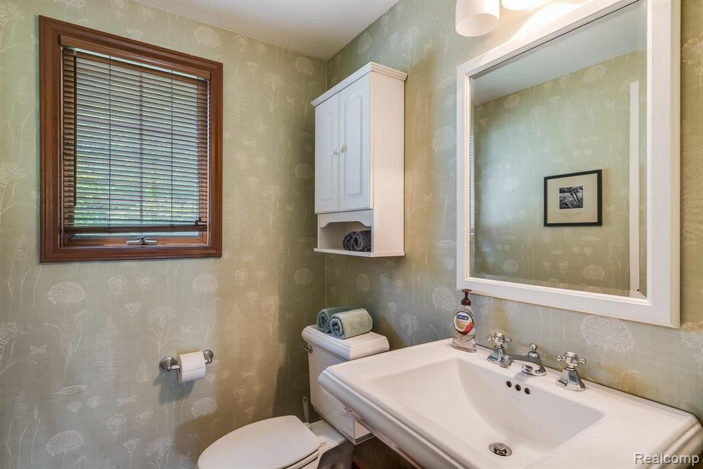 2373 Norton Road Rochester Hills, MI 48307 - Photo 14 of 36