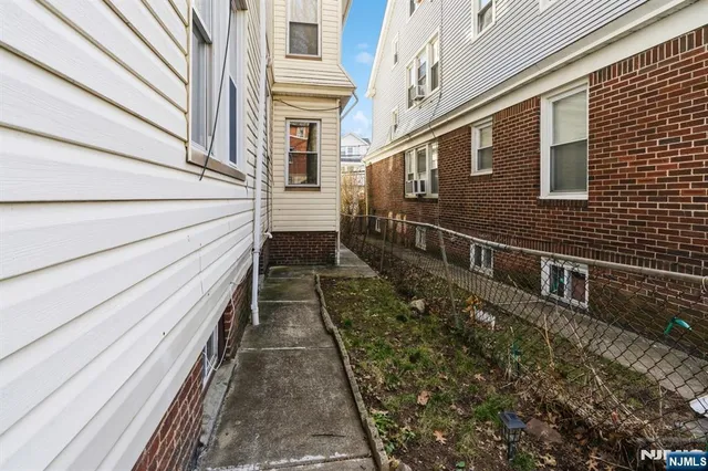 a view of a pathway with a house