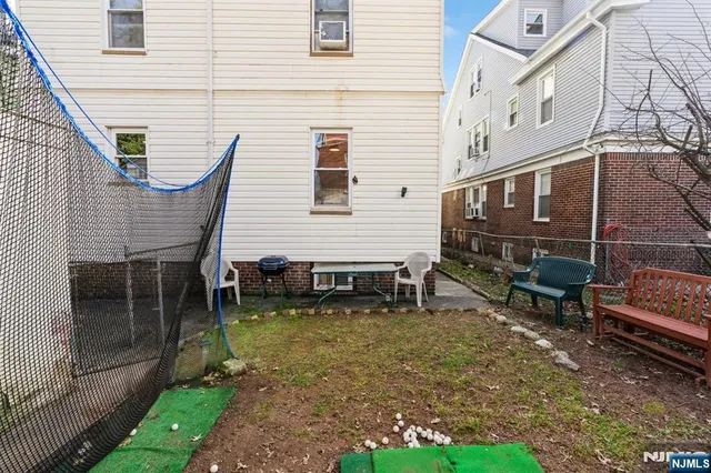 a view of a house with backyard and sitting area
